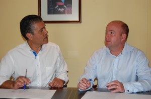 Francisco González (izquierda) y Calvin Stuart