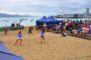 Partido de tenis playa disputado recientememte en Las Canteras