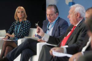 Australia Navarro compatió este foro de debate con el ministro de Asuntos Exteriores García Margallo 