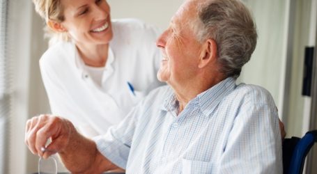 Mogán contrata auxiliares de geriatría para apoyar a los cuidadores de mayores
