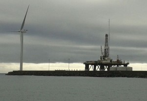 Plataforma petrolífera en el Puerto de Arinaga (foto: Ben Magec)