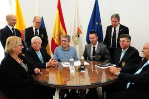 El alcalde recibe a miembros de la Asociación de Barman de Gran Canaria