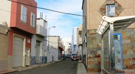 El Urban adoquina un nuevo tramo de la Orilla Baja, en Sardina del Sur