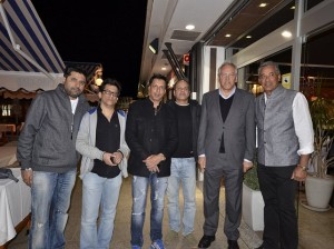 Ramón Suárez (2º por la derecha), junto a cineastas de Bollywood