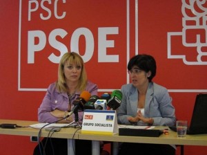 Carolina Darias (derecha) e Isabel Guerra, consejeras socialistas 
