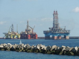 Plataformas petrolíferas en el puerto de La Luz, en Gran Canaria