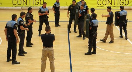 La Policía Local de Santa Lucía se forma en defensa personal policial