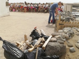 Escolares limpian el saladar, en Santa Lucía de Tirajana
