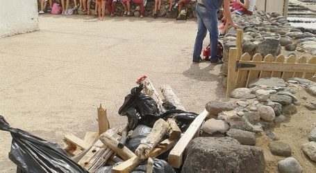 Escolares de Santa Lucía limpian el saladar y visitan las Salinas de Tenefé