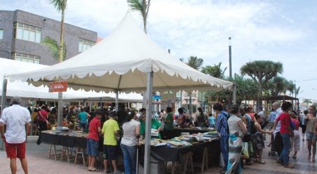 La II Feria del Libro Solidario de Santa Lucía reúne más de 8.000 ejemplares