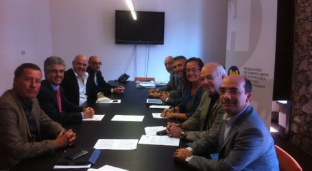 Empresarios turísticos y PSOE de Gran Canaria mantienen reunión sobre Ley Turística