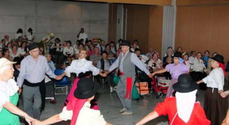 Mayores y enfermos de Alzheimer celebran por anticipado el Día de Canarias en Maspalomas