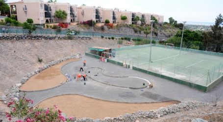 Una cuadrilla de “parados en formación” rehabilitan un parque de Sonneland