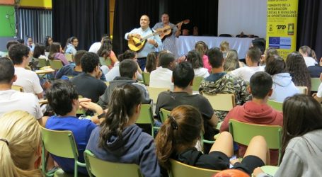 Yeray Rodríguez acerca la improvisación oral a más de 300 alumnos de Santa Lucía