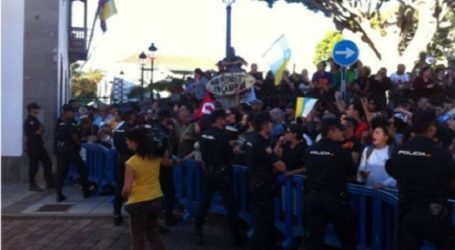 El pregón de Soria en Telde se salda con detenidos, barricadas y quema de contenedores