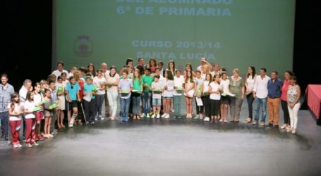 Santa Lucía premia a 36 alumnos de 6º de Primaria por su trayectoria académica y personal