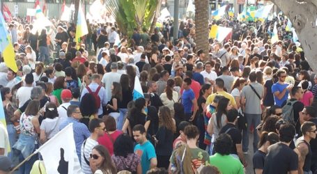 Decenas de miles de personas se manifiestan en Gran Canaria contra las prospecciones