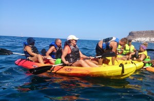 Excursion en canoas, en las costas de Tirajana
