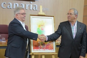 José Miguel Bravo de Laguna (PP) y Juan de Dios Ramos (PSOE) se estrechan la mano