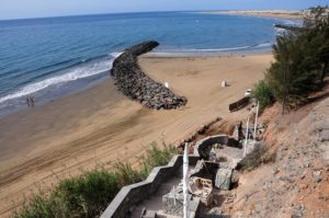 Nueva escalera de acceso a las playas de El Veril