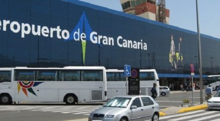 Gran Canaria recibe a los turistas en el Aeropuerto de Gando con degustaciones y folclore