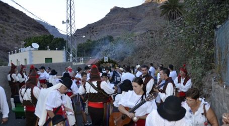 Cercados de Espino abre sus fiestas de Los Dolores con una caminata a Teror