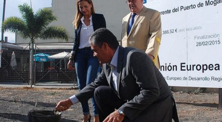 Bravo y González colocan la primera piedra de la Estación de Guaguas de Playa de Mogán