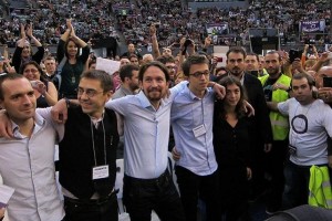 El líder de Podemos, Pablo Inglesias, flanquado por Juan Carlos Monedero e Íñigo Errejón
