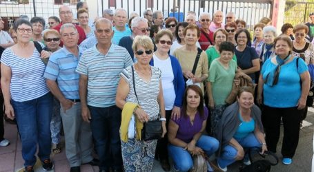 55 mayores de Santa Lucía conocen la historia de Agáldar y la Cueva Pintada