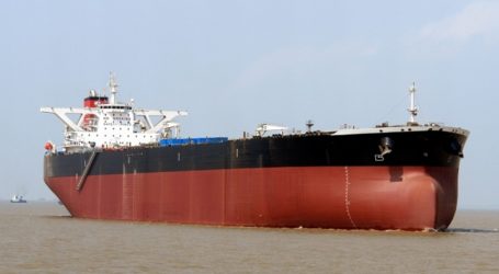 Un petrolero averiado con 94.000 toneladas de fuel viene a atracar en La Luz