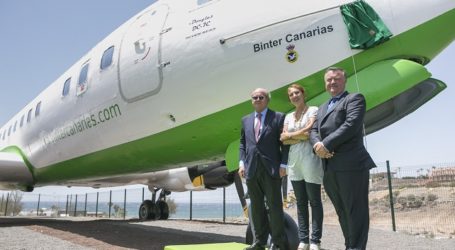 El DC-7 del Real Aeroclub de Gran Canaria luce nueva imagen