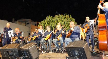 El folclore y el baile tradicional de toda Canarias se da cita en Teror