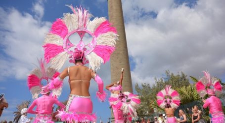 Miles de turistas celebran en Maspalomas el Día Mundial del Turismo