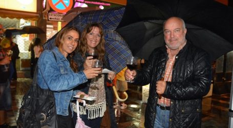 Maspalomas disfrutó con éxito su primera Noche de Vinos de Gran Canaria y Tapas