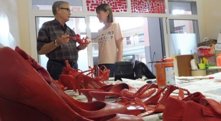 Maspalomas se suma al proyecto ‘Zapatos rojos’ contra el dolor del feminicidio