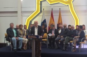 Antonio Morales presenta los Presupuestos 2016, arropado por  el grupo de gobierno NC-PSOE y Podemos