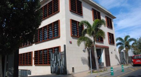 Santa Lucía aprueba una moción en defensa del mantenimiento de los servicios sociales