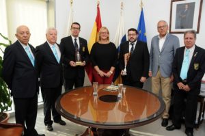 El Ayuntamiento recibe a los barmans campeones de España