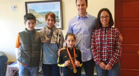 El Ayuntamiento de Mogán reconoce el mérito deportivo de María Villalobos