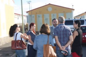 Autoridades municipales visitan un núcleo de viviendas sociales en Maspalomas 