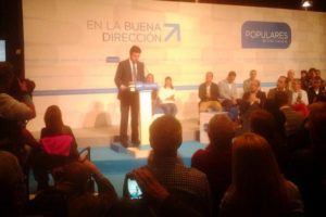 José Manuel Soria saluda y presenta a los candidatos del PP 