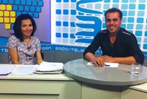 Isabel Santiago y Airam Guedes, trabajador despedido de RTV Mogán 