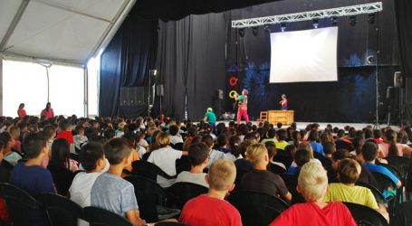 2.600 alumnos de Mogán asisten al teatro de prevención contra el acoso escolar