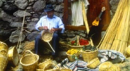Mogán homenajea al cestero Manolito Pérez por el Día de Canarias