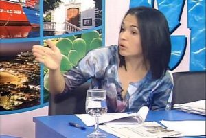 Isabel Santiago, en RTV Mogán (destacamos la copa de cristal, todo un detalle)