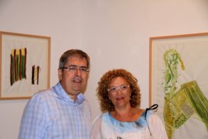El alcalde Marco Aurelio Pérez acompó a la pintora Peny Melián en la inauguración de su muestra