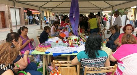 Santa Lucía celebra en la peatonal de Vecindario la IV Muestra Tejer en Público