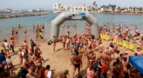 Abián Reino y Cristina Ramírez ganan la X Travesía a Nado Playa de Mogán