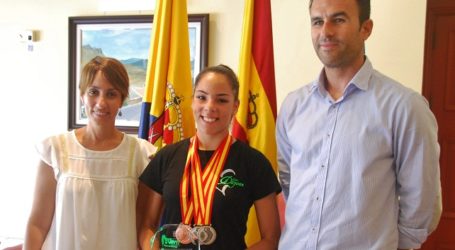 Mogán reconoce el mérito deportivo de la gimnasta Natividad Hidalgo