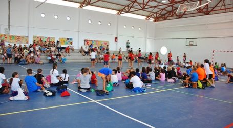 Unos 200 niños y jóvenes participaron en la Escuela Deportiva de Verano de Mogán